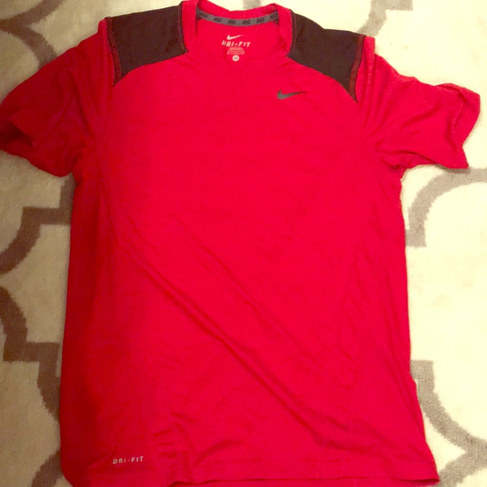 Men’s nike dry fit size m
